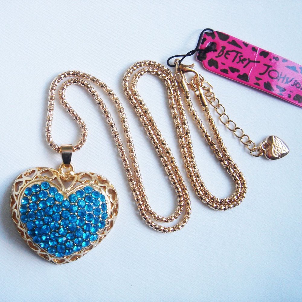 NWT BETSEY JOHNSON RHINESTONES HEART NECKLACE
